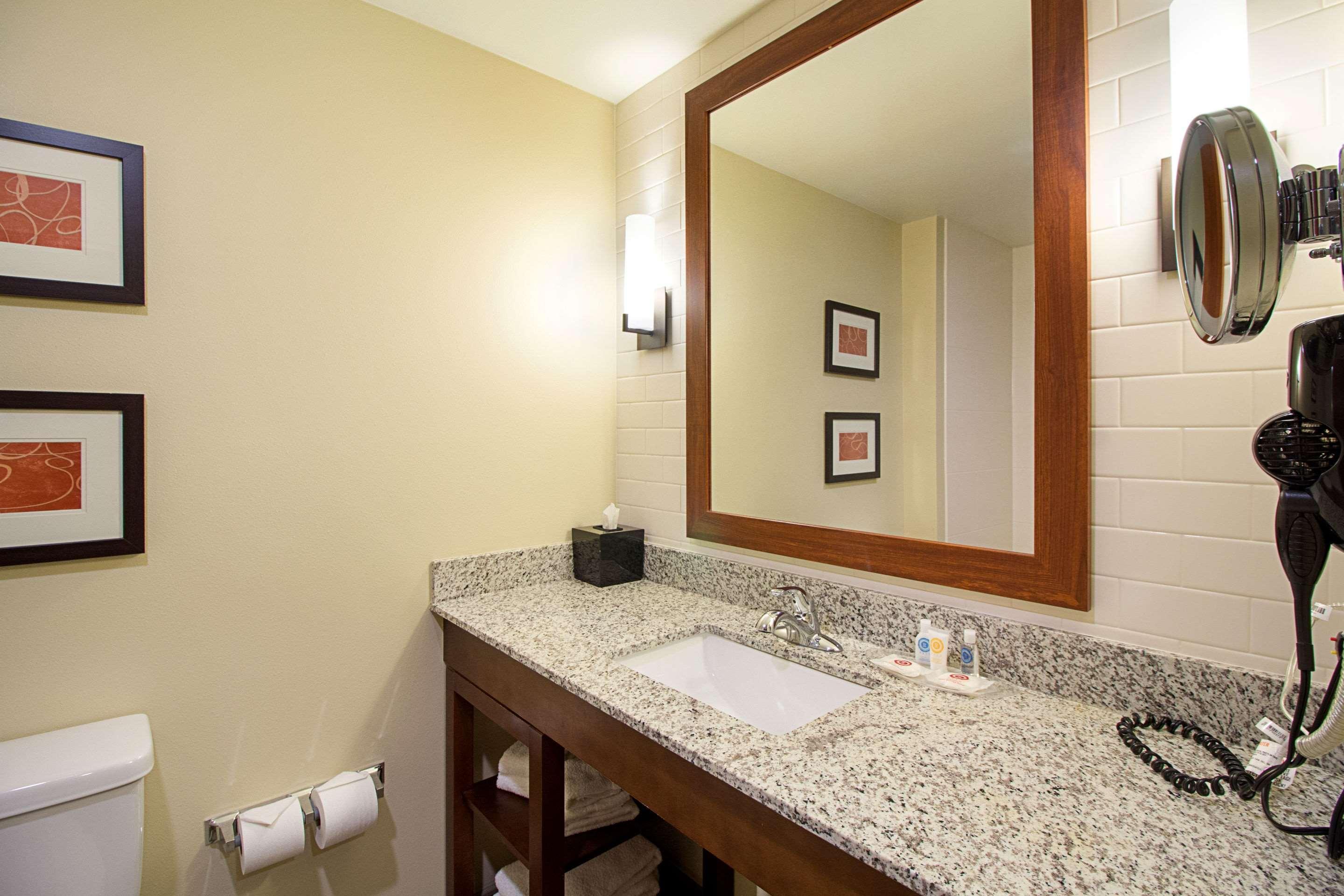 Comfort Suites & Conference Center Worthington Eksteriør bilde